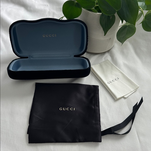 Gucci Black and Blue Velvet Eyewear Case - Picture 3 of 5
